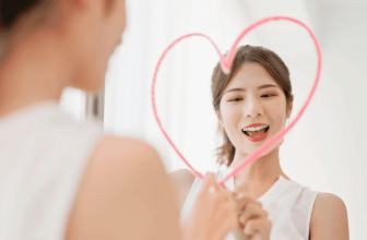 A Guide To Falling In Love With Your Reflection